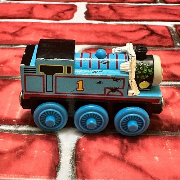 Thomas & Friends Railway wooden magnetic Thomas #1 Train - Picture 1 of 6